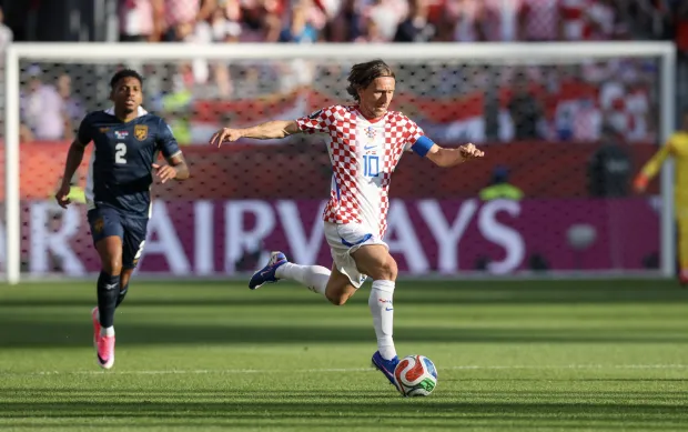 Toronto, 24.06.2026 - Utakmica drugog kola skupine L Svjetskog nogometnog prvenstva, Panama - Hrvatska na BMO Field stadionu u Torontu. Na slici Luka Modrić, Cesar Blackman.foto HINA/ Daniel KASAP/ ds