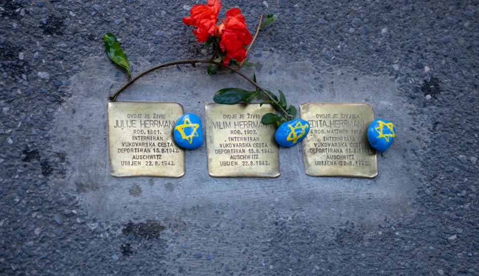 Osijek, 25. 6. 2026., Otkrivanje kamena spoticanja, Tijardovićeva ulicakameni spoticanja; sjećanje; židovske obitelji; holokaust; židovska općina