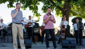 U Vukovaru je započeo trodnevni Dunav Fest, kulturna, gastronomska i zabavna manifestacija koju je na Dunavskoj &scaron;etnici u četvrtak otvorio gradonačelnik Marijan Pavliček, poručiv&scaron;i da je posvećena Vukovarcima, ljudima koji žive uz Dunav i od Dunava.