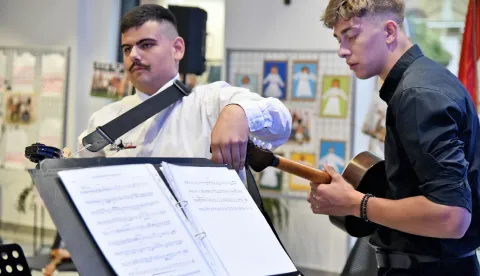 kultura...vinkovci....12.06.2024.gradska knjiznica i citaonica; odrzan "koncert pod zvijezdama" tamburaskog orkestra glazbene skole josipa runjanina vinkovci;foto Gordan Panić