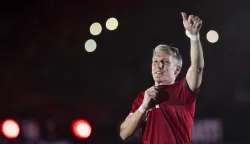 epa06979586 Chicago's Bastian Schweinsteiger, wearing his former team Bayern Munich's shirt, reacts after his farewell soccer match between Bayern Munich and Chicago Fire in Munich, Germany, 28 August 2018. EPA/LUKAS BARTH-TUTTAS
