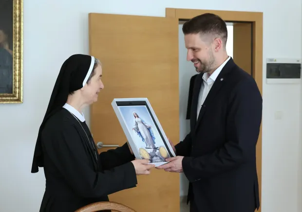 Družba Marijinih sestara čudotvorne medaljice