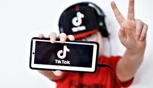 27.08.2020., Zagreb - Ilustracija aplikacije TikTok u vlasnistvu kineske tvrtke ByteDance kojoj prijeti zabrana koristenja u SAD-u.rPhoto: Davor Puklavec/PIXSELL