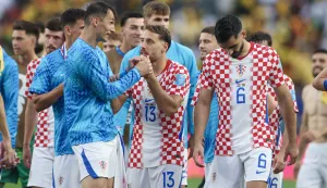 Philadelphia, 28.06.2026 - Utakmica trećeg kola skupine L Svjetskog nogometnog prvenstva Hrvatska - Gana na Lincoln Financial Field stadionu u Philadelphiji. Na slici hrvatski nogometa&scaron;i slave pobjedu, Ante Budimir, Nikola Vla&scaron;ić, Josip &Scaron;utalo.foto HINA/ Daniel KASAP/ ds