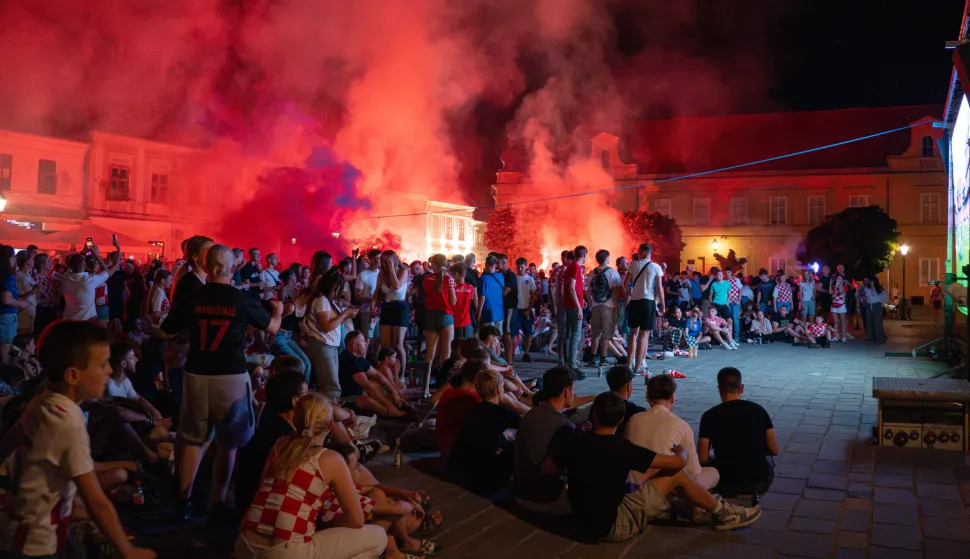 Osijek, 27. 6. 2026., Osječka ljetna noćutakmica; gledanje utakmice; svjetsko prvenstvo; Osječka ljetna noć; posjetitelji; građani; sadržaji; kultura; sport; zabava