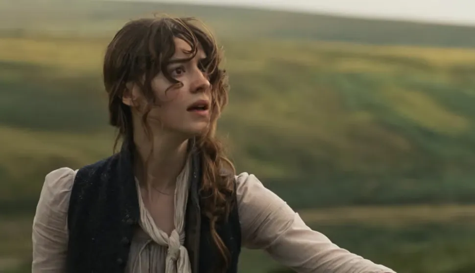 Daisy Edgar-Jones u filmu "Sense and Sensibility"