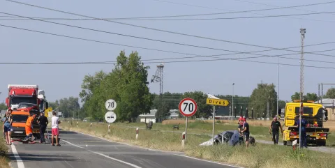 Divo&scaron;, 29. 06. 2026, Danas poslije 14 sati 4 automobla, te&scaron;ka prometna nesreća, pormet potpuno obustavljen, policija, očevid, cestari, vatrogasci, &scaron;lep sulžba...snimio GOJKO MITIĆ