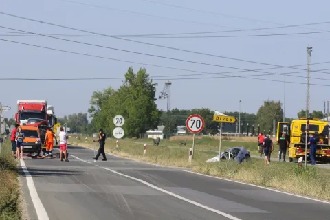 Divo&scaron;, 29. 06. 2026, Danas poslije 14 sati 4 automobla, te&scaron;ka prometna nesreća, pormet potpuno obustavljen, policija, očevid, cestari, vatrogasci, &scaron;lep sulžba...snimio GOJKO MITIĆ