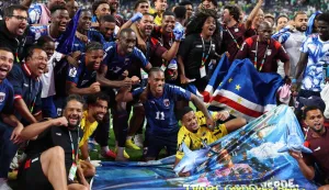 HOUSTON, TEXAS - JUNE 26: Cabo Verde players celebrate after the 0-0 draw during the FIFA World Cup 2026 Group H match between Cabo Verde and Saudi Arabia at Houston Stadium on June 26, 2026 in Houston, Texas. Francois Nel/Getty Images/AFP (Photo by Francois Nel/GETTY IMAGES NORTH AMERICA/Getty Images via AFP)