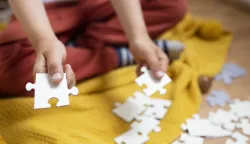 AGRESIJA Sustav nespreman za rje&scaron;avanje kriznih situacija osoba s poremećajima pona&scaron;anja, nužne su hitne mjereMain Headline:Tinejdžer s autizmom ozlijedio 15 djelatnika doma socijalne skrbiSubtitle:Dijete s autizmom odraste, a u fazi psihičkog pogor&scaron;anja neki postanu opasni za sebe i okolinu. U tim su slučajevima roditelji prepu&scaron;teni sami sebi, kaže pravobranitelj Darijo Juri&scaron;ić