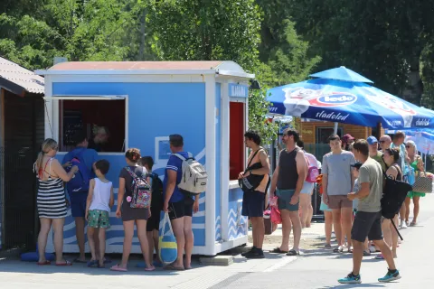 Osijek, 21. 06. 2026, Reportaža s Copacabane, bazeni i malo i s Drave, pjesak, plaža.snimio GOJKO MITIĆ