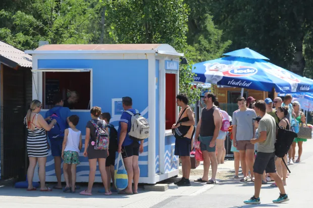 Osijek, 21. 06. 2026, Reportaža s Copacabane, bazeni i malo i s Drave, pjesak, plaža.snimio GOJKO MITIĆ