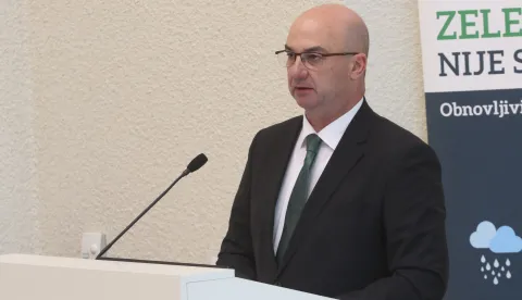 Osijek, 01. 02. 2024, Fakultet agrobiotehnickih znanosti Osijek, FAZOS. 1. Konferencija " Mogucnosti primjenea agroslolara u vinogradarstvu i vocarstvu. Otvorenje...Ivo Milatic, drzavni tajnik Ministarstva gospodarstva.snimio GOJKO MITIĆ