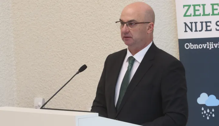 Osijek, 01. 02. 2024, Fakultet agrobiotehnickih znanosti Osijek, FAZOS. 1. Konferencija " Mogucnosti primjenea agroslolara u vinogradarstvu i vocarstvu. Otvorenje...Ivo Milatic, drzavni tajnik Ministarstva gospodarstva.snimio GOJKO MITIĆ
