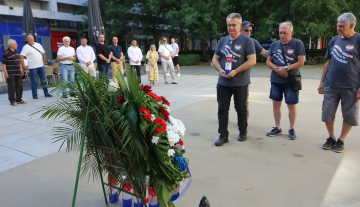 Osijek 29. 06. 2026, Dan GČ Gornji grad, polaganje vijenaca braniteljima i sugrađanima Trg Slobode kod Radijatora i na Tuđmanov spomenik. Svečana sjednica GČ Gornji grad. snimio GOJKO MITIĆ
