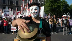30 November 2018, Argentina, Buenos Aires: A demonstrator wearing an anonymus mask marches in front of Congress against the G20 summit taking place in Buenos Aires. On the summit days, 25,000 policemen and soldiers are deployed in the city. Photo: Carlos Brigo/dpa /DPA/PIXSELL