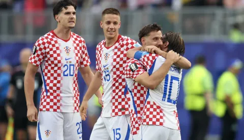 Philadelphia, 28.06.2026 - Utakmica trećeg kola skupine L Svjetskog nogometnog prvenstva Hrvatska - Gana na Lincoln Financial Field stadionu u Philadelphiji. Na slici hrvatski nogometa&scaron;i slave pobjedu, Luka Modrić, Nikola Vla&scaron;ić, Mario Pa&scaron;alić, Igor Matanović.foto HINA/ Daniel KASAP/ ds