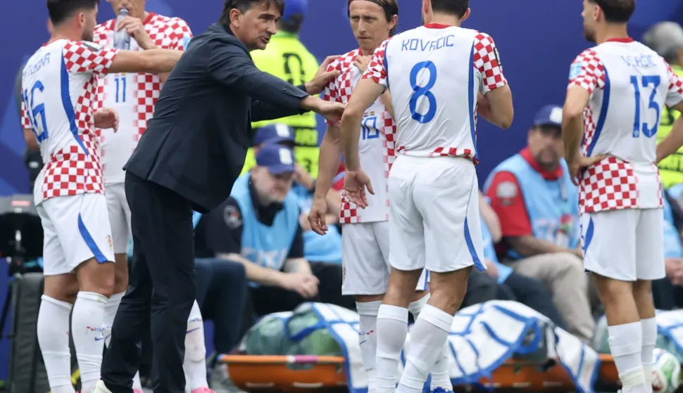Philadelphia, 28.06.2026 - Utakmica trećeg kola skupine L Svjetskog nogometnog prvenstva Hrvatska - Gana na Lincoln Financial Field stadionu u Philadelphiji. Na slici izbornik Hrvatske nogometne reprezentacije Zlatko Dalić, Mateo Kovačić, Luka Modrić, Ante Budimir, Martin Baturina, Nikola Vla&scaron;ić tijekom pauze za okrijepu.foto HINA/ Daniel KASAP/ ds