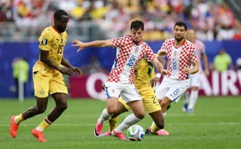 Philadelphia, 28.06.2026 - Utakmica trećeg kola skupine L Svjetskog nogometnog prvenstva Hrvatska - Gana na Lincoln Financial Field stadionu u Philadelphiji. Na slici Martin Baturina, Mateo Kovačić, Elisha Owusu, Marvin Senaya.foto HINA/ Daniel KASAP/ ds