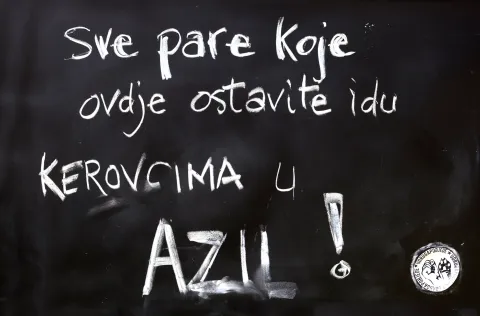 Osijek, 11. 04. 2026., Tvrđa, Posh-store, livada, sve po 1 Euro, azil SNIMIO BRUNO JOBST