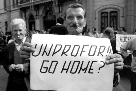 Osijek, Prosvjedi protiv UNPROFOR-a 1994. Arhivska fotografija