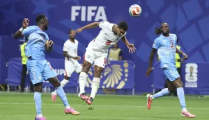 ATLANTA, GEORGIA - JULY 01: Jude Bellingham #10 of England heads to the goal saved by Lionel Mpasi #1 (not pictured) of Congo DR during the FIFA World Cup 2026 Round Of 32 match between England and Congo DR at Atlanta Stadium on July 01, 2026 in Atlanta, Georgia. Richard Pelham/Getty Images/AFP (Photo by Richard Pelham/GETTY IMAGES NORTH AMERICA/Getty Images via AFP)