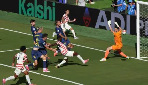 SANTA CLARA, CALIFORNIA - JULY 01: Christian Pulisic #10 of the United States passes the ball across the penalty box during the FIFA World Cup 2026 Round of 32 match between USA and Bosnia and Herzegovina at San Francisco Bay Area Stadium on July 01, 2026 in Santa Clara, California. Michael Steele/Getty Images/AFP (Photo by MICHAEL STEELE/GETTY IMAGES NORTH AMERICA/Getty Images via AFP)