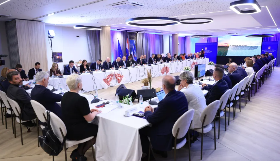 Đakovo, 03.07.2026. - Predsjednik Vlade Andrej Plenković sudjelovao je na prvoj sjednici Vijeća za regionalni razvoj. foto HINA/ ml