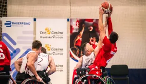 Hrvatska reprezentacija ostvarila je pobjedu protiv Latvije 58-47 u posljednjoj utakmici grupne faze Europskog prvenstva u ko&scaron;arci u kolicima, divizije B, koje se održava u Zagrebu.