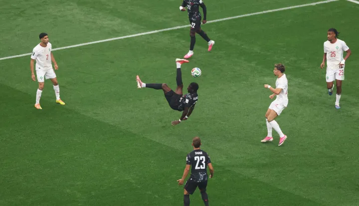 HOUSTON, TEXAS - JULY 04: Tani Oluwaseyi #12 of Canada attempts an overhead kick during the FIFA World Cup 2026 Round of 16 match between Canada and Morocco at Houston Stadium on July 04, 2026 in Houston, Texas. Lars Baron/Getty Images/AFP (Photo by Lars Baron/GETTY IMAGES NORTH AMERICA/Getty Images via AFP)