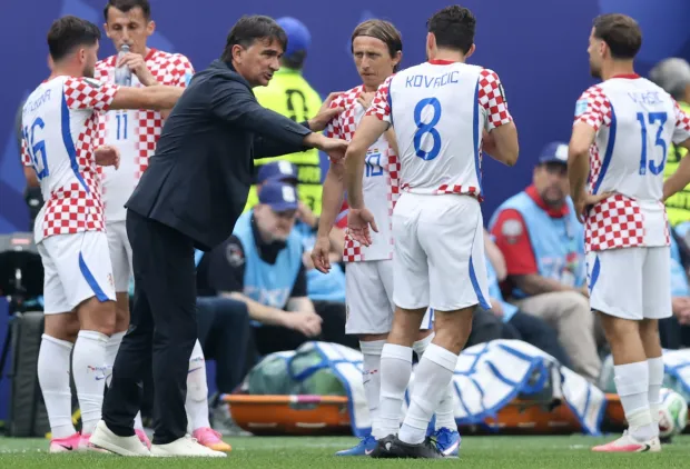 Philadelphia, 28.06.2026 - Utakmica trećeg kola skupine L Svjetskog nogometnog prvenstva Hrvatska - Gana na Lincoln Financial Field stadionu u Philadelphiji. Na slici izbornik Hrvatske nogometne reprezentacije Zlatko Dalić, Mateo Kovačić, Luka Modrić, Ante Budimir, Martin Baturina, Nikola Vla&scaron;ić tijekom pauze za okrijepu.foto HINA/ Daniel KASAP/ ds