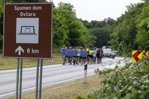 Vukovar, 6.7.2026.- S Memorijalnog centra Ov?ara u ponedjeljak ujutro krenuo je XV. ultramaraton Vukovar ? Srebrenica, koji Vije?e bo?nja?ke nacionalne manjine Grada Zagreba organizira u povodu obilje?avanja 31. godi?njice genocida u Srebrenici. foto HINA/ Vije?e bo?nja?ke nacionalne manjine Grada Zagreba/ Stipe Maji?/ ua