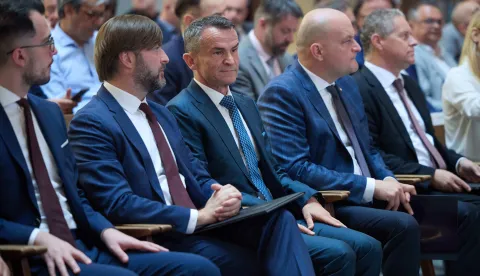 Zagreb, 06.07.2026. - U Hrvatskoj narodnoj banci u Zagrebu održan je drugi Godi&scaron;nji skup regulatora, na kojem su se okupili predstavnici hrvatskih regulatornih institucija. Uvodnim su se govorima okupljenima obratili guverner Hrvatske narodne banke Ante Žigman i ministar financija Tomislav Ćorić.Na fotografiji Tomislav Ćorić, Ante Žigman, Ante &Scaron;u&scaron;njar.foto HINA/ Edvard &Scaron;U&Scaron;AK