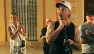 Robbie Williams zapjevao Angels na ulici u Sevilli
