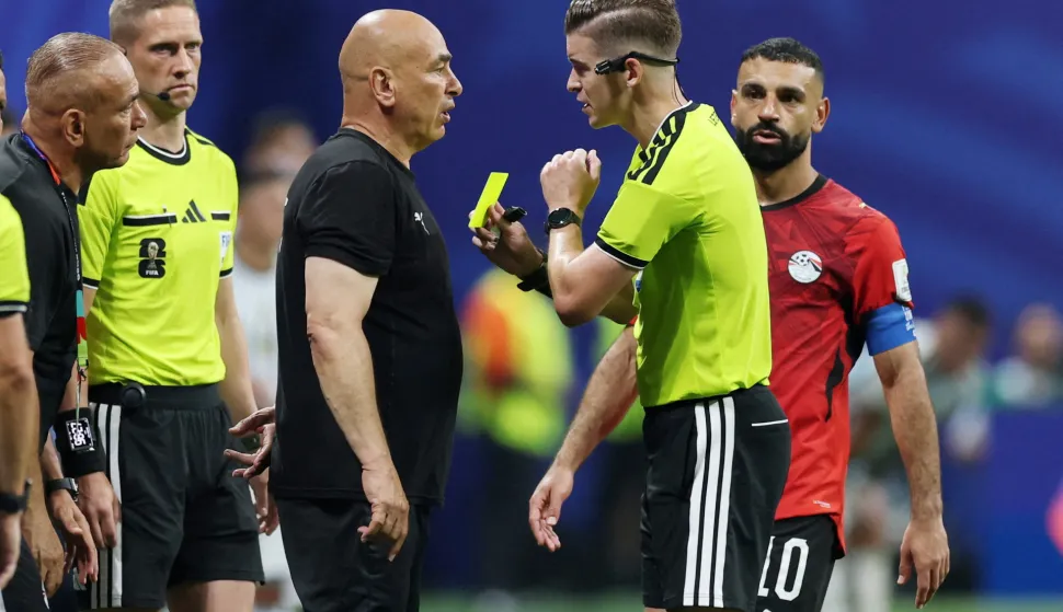 Soccer Football - FIFA World Cup 2026 - Round of 16 - Argentina v Egypt - Atlanta Stadium, Atlanta, Georgia, U.S. - July 7, 2026 Egypt coach Hossam Hassan is shown a yellow card by referee Francois Letexier REUTERS/Paul Childs  TPX IMAGES OF THE DAY Photo: Paul Childs/REUTERS