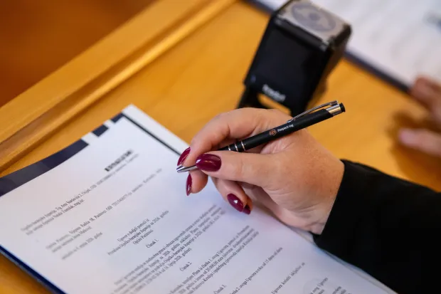 Osijek, 8. 7. 2026., Potpisivanje ugovora za potpore općinamaUgovori; županija; gradonačelnici; načelnici; potpore