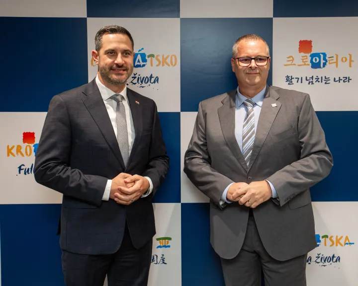 Zagreb, 08.07.2026.- Ministarstvo turizma i sporta i Hrvatska turistička zajednica (HTZ) na konferenciji za medije u prostorijama HTZ-a predstavili su rezultate turističkog prometa za prvih &scaron;est mjeseci 2026. godine.Na fotografiji Tonči Glavina, Kristjan Staničić.foto HINA/ Luka &Scaron;ANGULIN/ l&scaron;