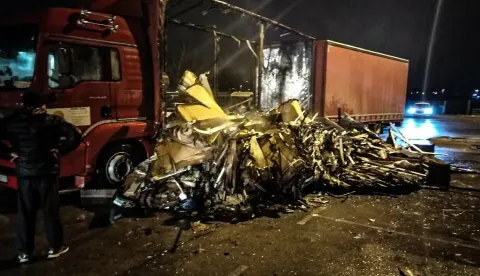 Požar kamiona na carinskom terminalu na osječkoj autopiji