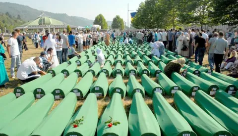  Potočari, Srebrenica: 11. 7. 2012.Od 8.372 rtve srebrničkog genocida jučer je, na 17. obljetnicu masakra nad Bonjacima, u Memorijalnom centru u Potočarima, sahranjeno 520 posmrtnih ostataka ekshumirannih i identificiranih DNK analizom, Snimio: Josip eri