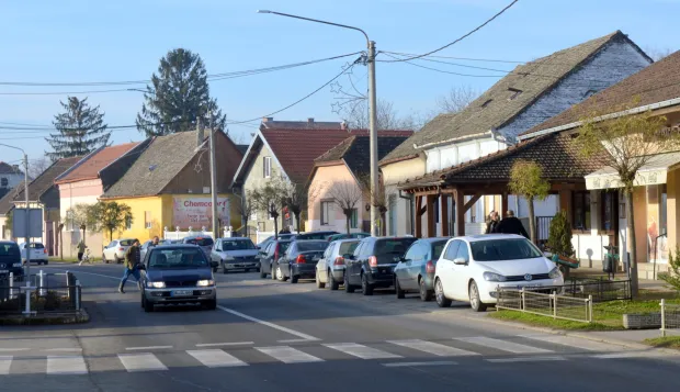 Kneževi Vinogradi - centar mjesta