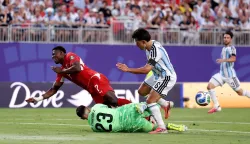 KANSAS CITY, MISSOURI - JULY 11: Emiliano Martinez #23 of Argentina makes a save against Breel Embolo #7 of Switzerland during the FIFA World Cup 2026 Quarter Final match between Argentina and Switzerland at Kansas City Stadium on July 11, 2026 in Kansas City, Missouri. Carl Recine/Getty Images/AFP (Photo by Carl Recine/GETTY IMAGES NORTH AMERICA/Getty Images via AFP)
