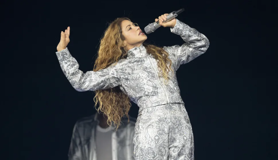 Shakira enters the stage walking through the crowd, seen on the screen. Shakira performs in concert during her 'Las Mujeres Ya No Lloran World Tour' at Kaseya Center in Miami, Florida July 1, 2026. Photo by (Michele Eve Sandberg/Sipa USA) Photo: MICHELE EVE SANDBERG/SIPA USA