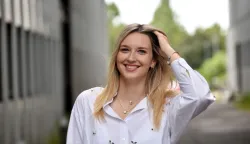 Zagreb, 16.07.2026 (petkom) - Marisabel Majic, novinarka HTV-a, uz tekst M.Dobrecovica.foto Davor Kovacevicpetkom