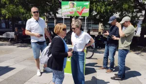 Stranka Možemo! i saborska zastupnica Ivana Kekin u petak su iz Osijeka započeli kampanju pod nazivom "Javno zdravstvo Da, Medikol NE!" prikupljanjem potpisa i razgovorom s građanima.