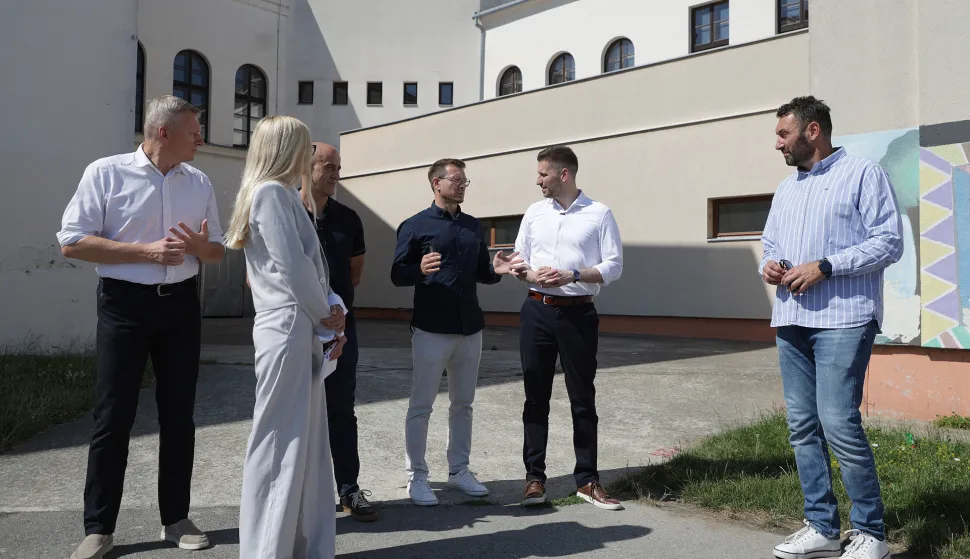 Osijek, 14. 07. 2026., O&Scaron; Jagode Truhelke, uručenje Ugovora za izvođenje radova rekonstrukcije i dogradnje, obilazak, Tihomir Florijančić; Ana Vukojević; Antonio Bukić; Livio Međurečan; Ivan Radić; Josip JukićSNIMIO BRUNO JOBST