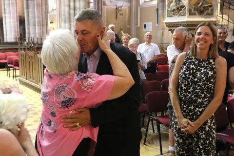 Osijek,&cedil;10. 07.. 2026, Osječka konkatedrala, 50 godina braka Astrid i Zorislav Novaković. Obnovili su svoj bračni zavjet i tako obilježili svoju 50 obljetnicu bračnog života u pratnji svojih kčerki Lidija Balić i Antonija &Scaron;o&scaron;tarić, te svojih unuka i prijatelja. Nakon obnove zavjeta slavlje su nastavili u Barani kod Tase.snimio GOJKO MITIĆ