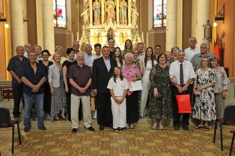 Osijek,&cedil;10. 07.. 2026, Osječka konkatedrala, 50 godina braka Astrid i Zorislav Novaković. Obnovili su svoj bračni zavjet i tako obilježili svoju 50 obljetnicu bračnog života u pratnji svojih kčerki Lidija Balić i Antonija &Scaron;o&scaron;tarić, te svojih unuka i prijatelja. Nakon obnove zavjeta slavlje su nastavili u Barani kod Tase. Astrid i Zorislav Novakovć te kćerke Lidija Balić i Antonija &Scaron;o&scaron;tarić, unuci, prijatelji i rodbina.snimio GOJKO MITIĆ