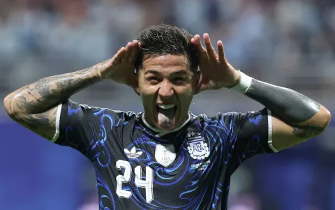 Argentina's midfielder #24 Enzo Fernandez celebrates scoring his team's first goal during the 2026 World Cup football tournament semi-final match between England and Argentina at the Atlanta Stadium in Atlanta on July 15, 2026. (Photo by Thomas COEX/AFP)