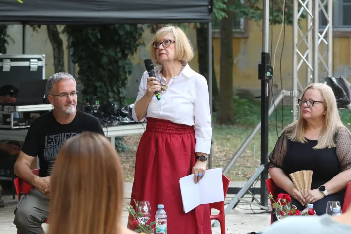 Osijek, 15. 07. 2026, Dvori&scaron;te Prehrambeno - tehnolo&scaron;kog fakulteta, PTF, OLJK: Jedna s nogu - priče iz Osijeka. Tomislav Levak, Ljerka Hedl, Ivana Rab Gulja&scaron;.snimio GOJKO MITIĆ