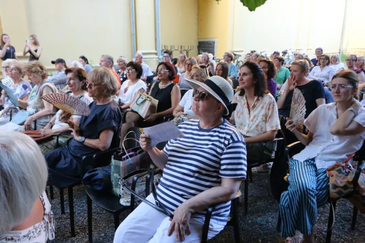 Osijek, 15. 07. 2026, Dvori&scaron;te Prehrambeno - tehnolo&scaron;kog fakulteta, PTF, OLJK: Jedna s nogu - priče iz Osijeka.snimio GOJKO MITIĆ